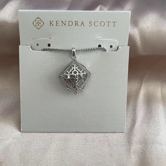 Kendra Scott necklace - Picture 2 of 5